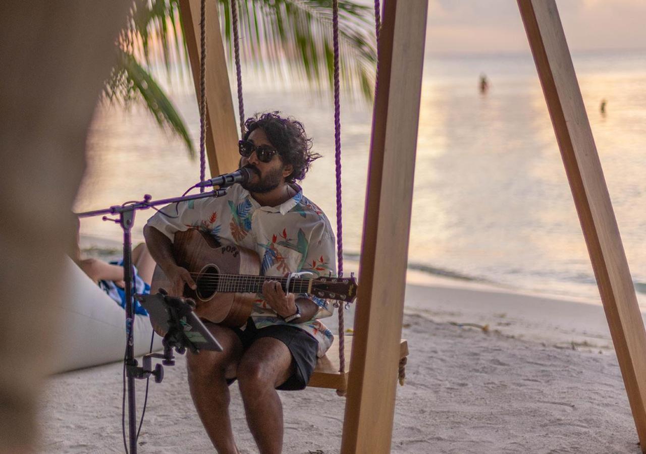 Stone Hotels Dhiffushi Bagian luar foto