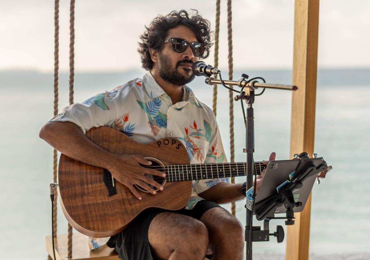 Stone Hotels Dhiffushi Bagian luar foto