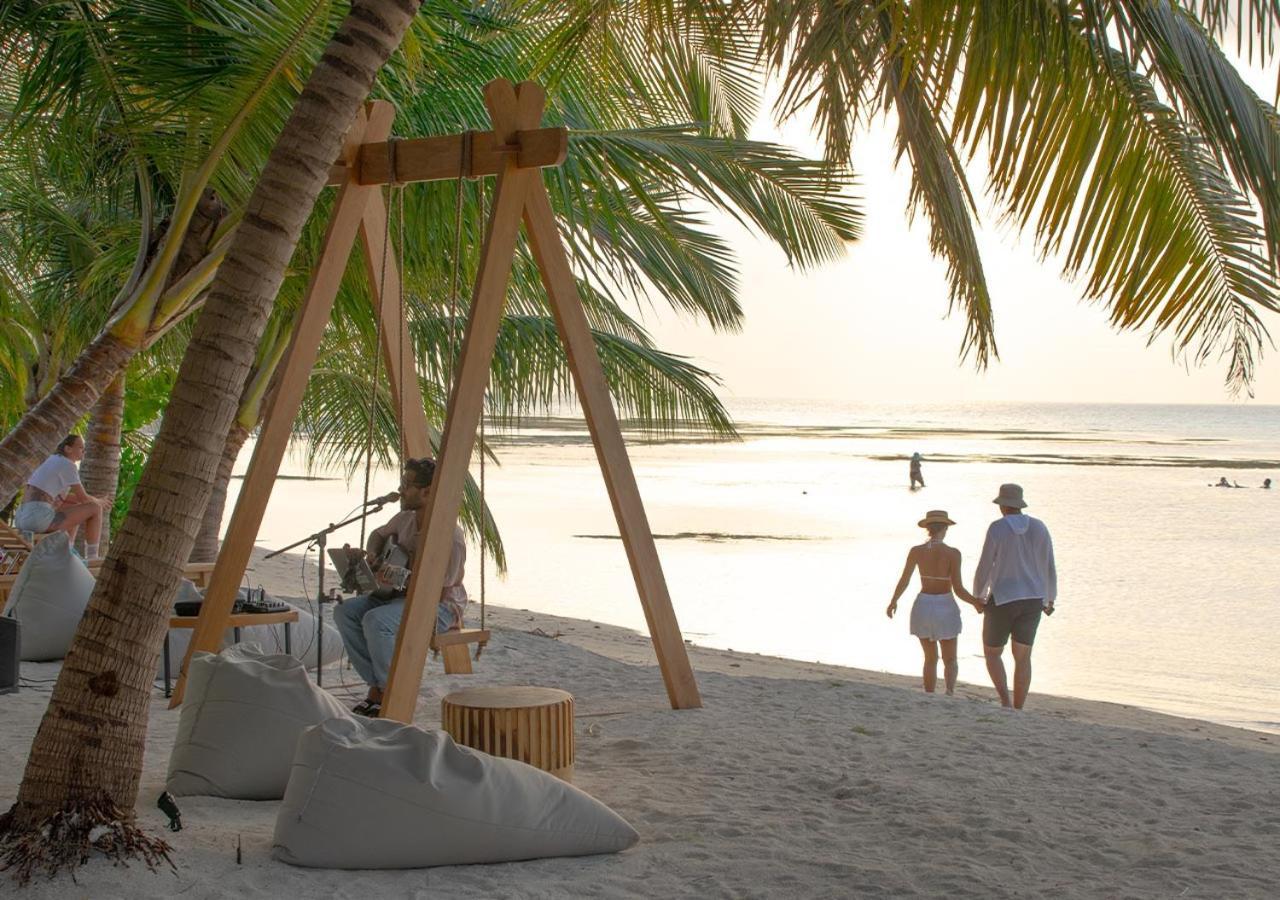 Stone Hotels Dhiffushi Bagian luar foto