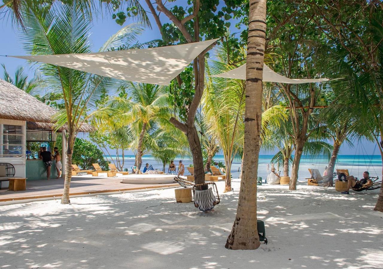 Stone Hotels Dhiffushi Bagian luar foto