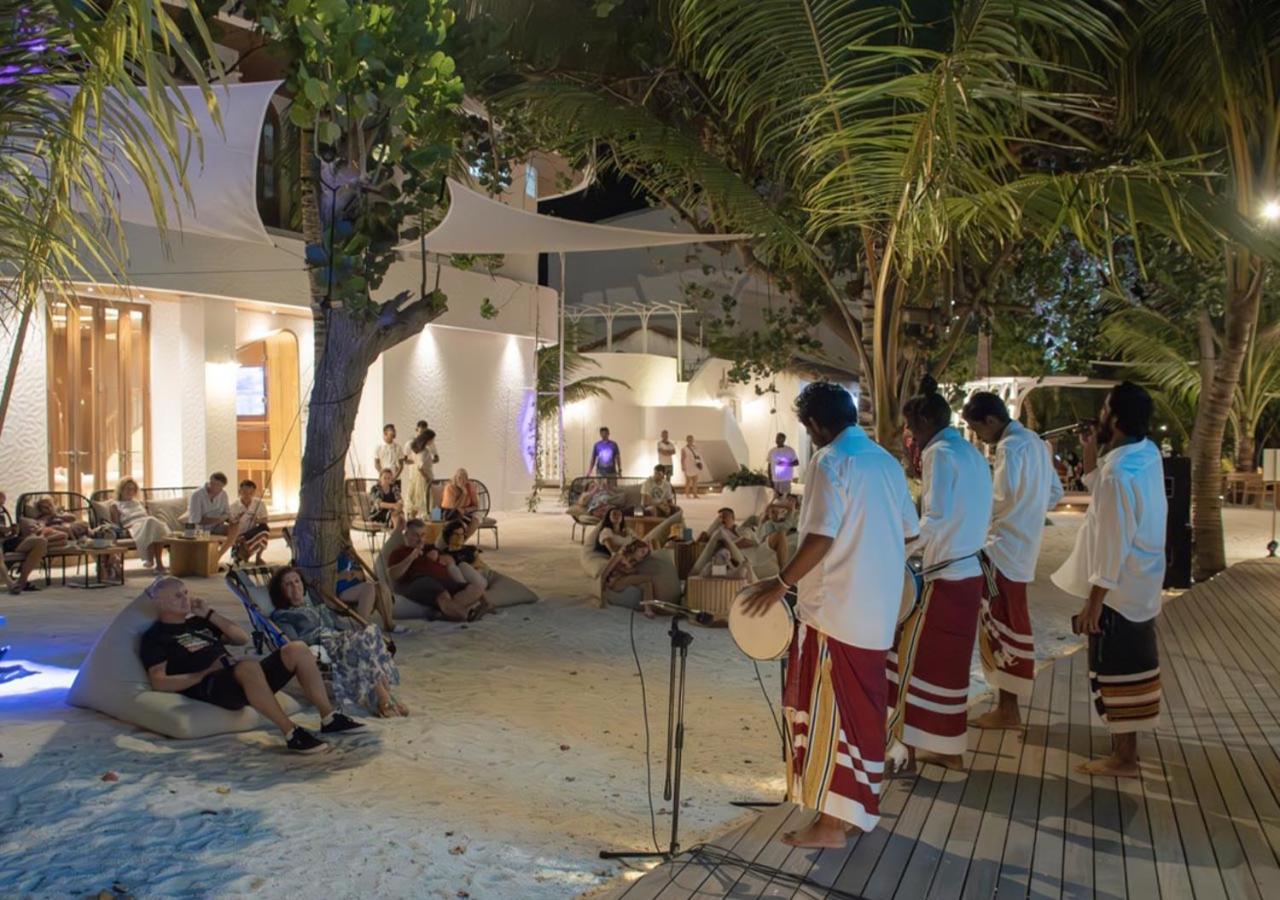 Stone Hotels Dhiffushi Bagian luar foto