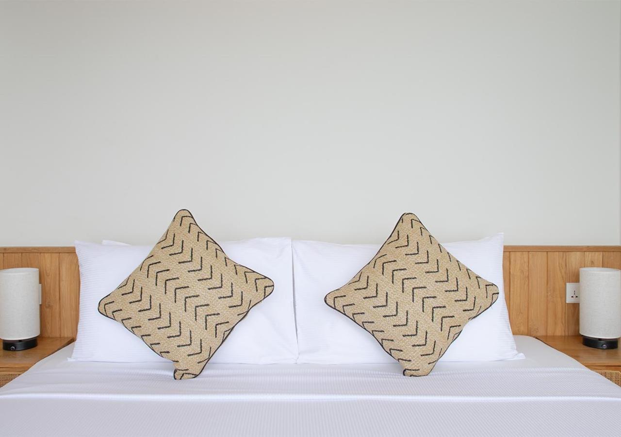 Stone Hotels Dhiffushi Bagian luar foto