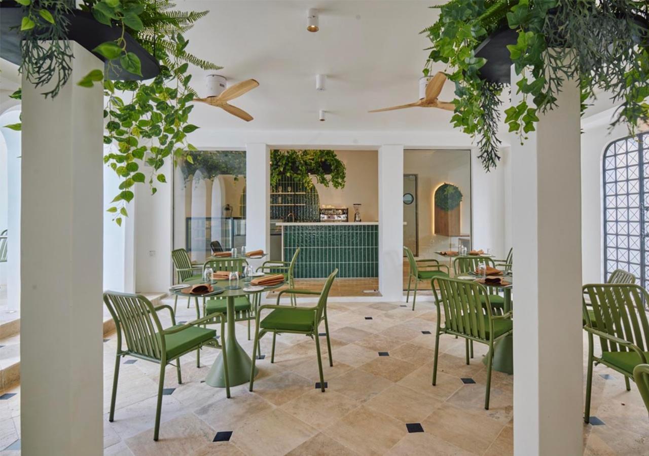 Stone Hotels Dhiffushi Bagian luar foto
