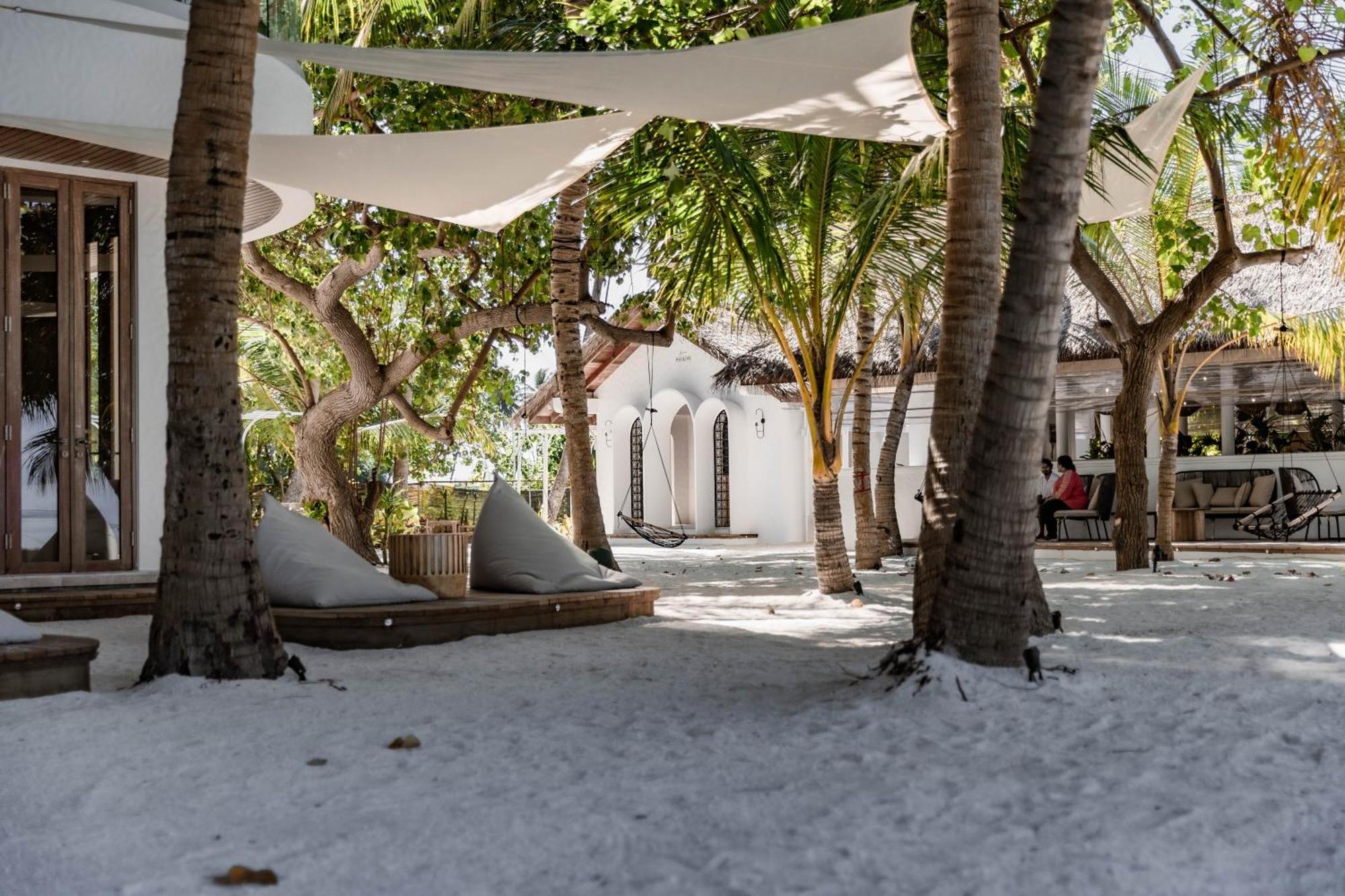 Stone Hotels Dhiffushi Bagian luar foto